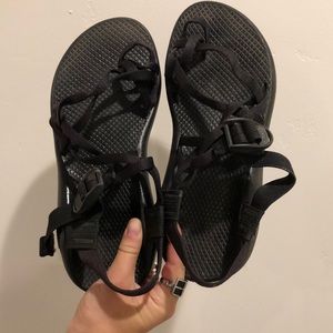 women’s size 8 black strappy chacos